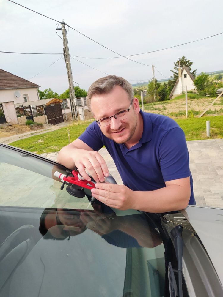 csizmazia-bela-szelvedojavitas-gyor szélvédőjavítás, szélvédőjavítás Győr, fényszóró polírozás, fényszóró polírozás Győr, ózonos klímatisztítás, ózonos klímatisztítás Győr, ózonos klímafertőtlenítés, ózonos klímafertőtlenítés Győr, szélvédő javítás, szélvédő javítás Győr